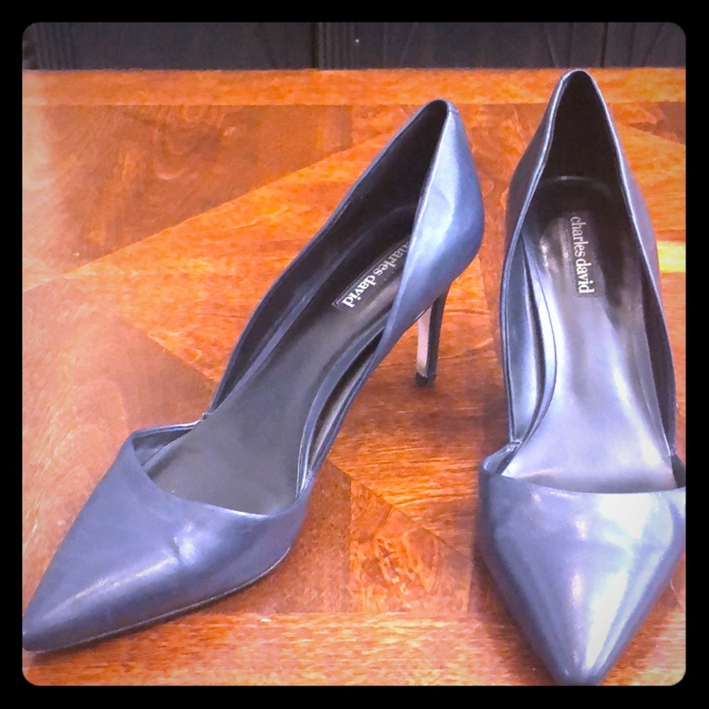 Charles David Navy heels size 9